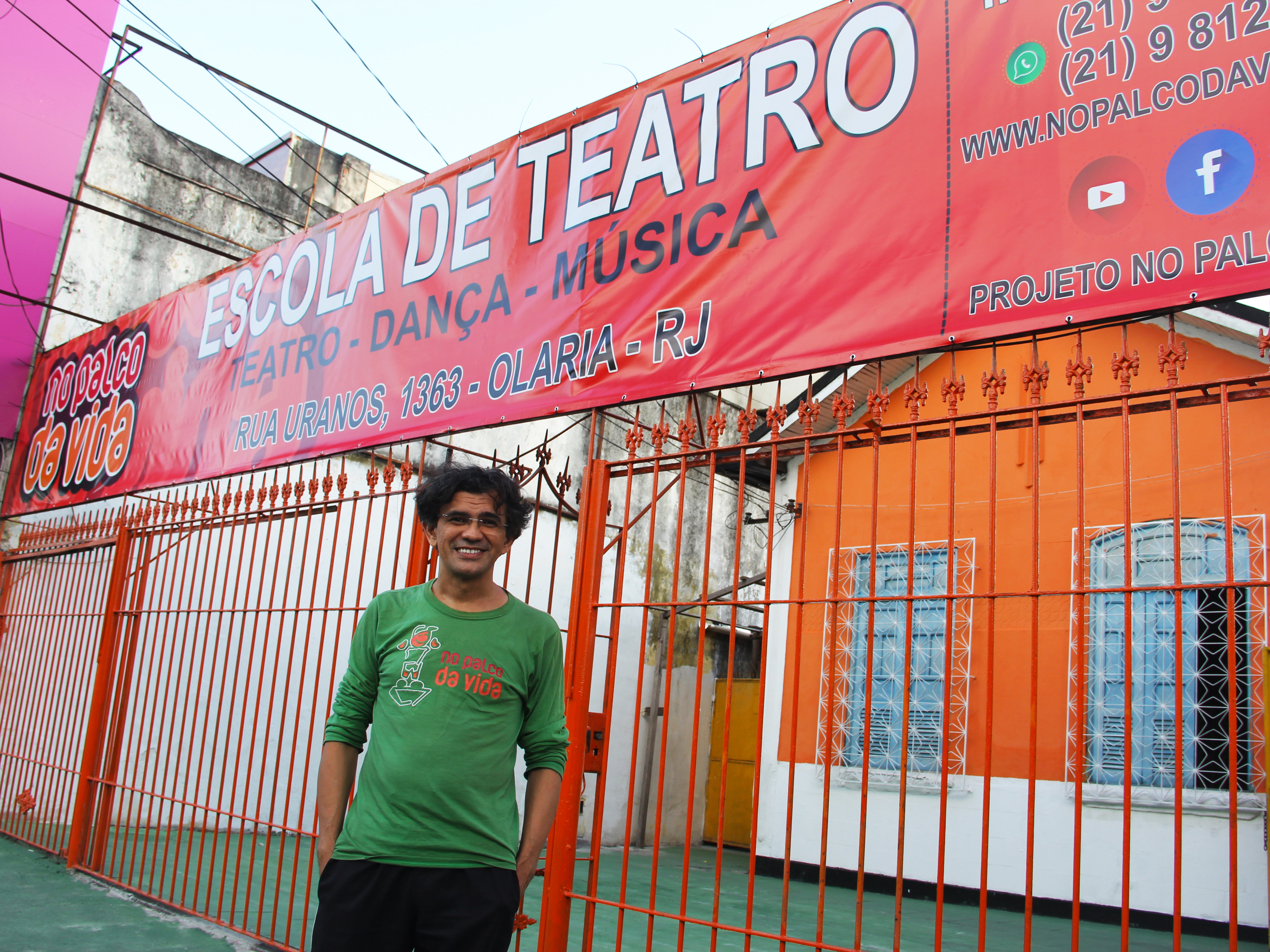 Wal em frente a escola (1).jpg